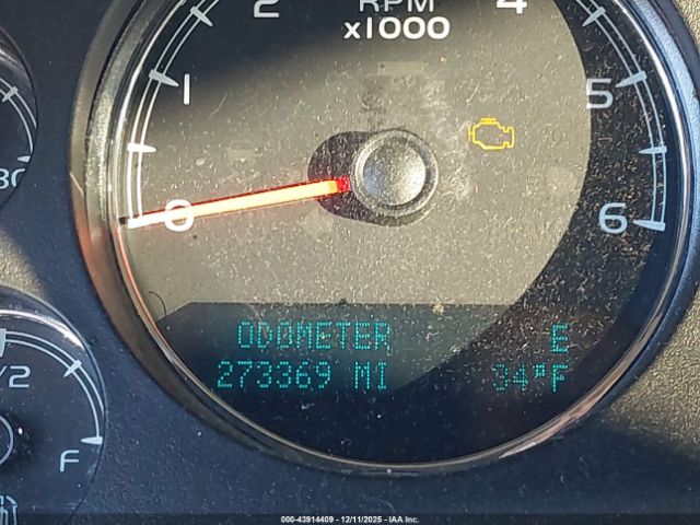 GMC Yukon Denali Image 17