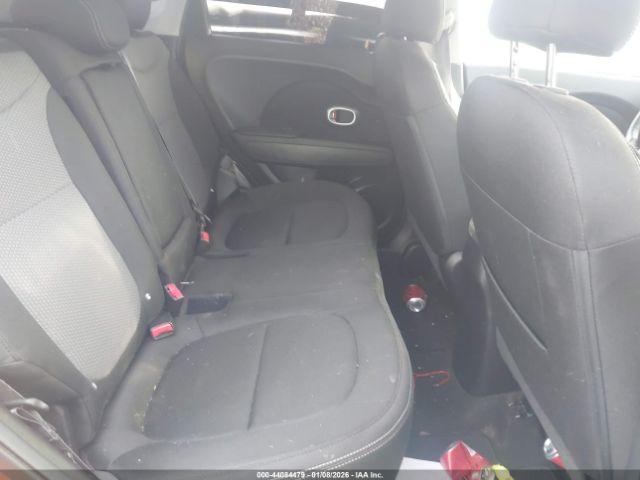Kia Soul + Image 11