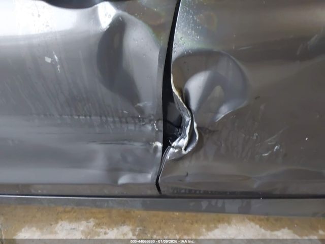 Chrysler 200 Limited Image 2