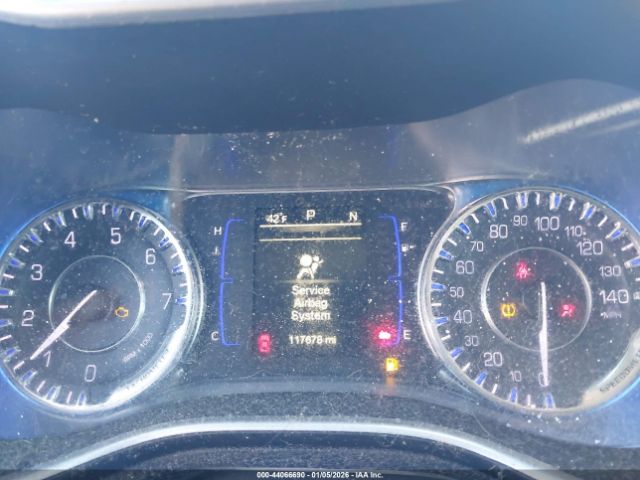 Chrysler 200 Limited Image 9