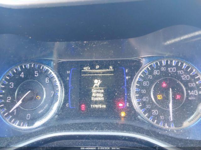 Chrysler 200 Limited Image 9