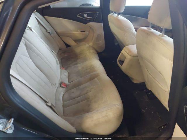 Chrysler 200 Limited Image 14