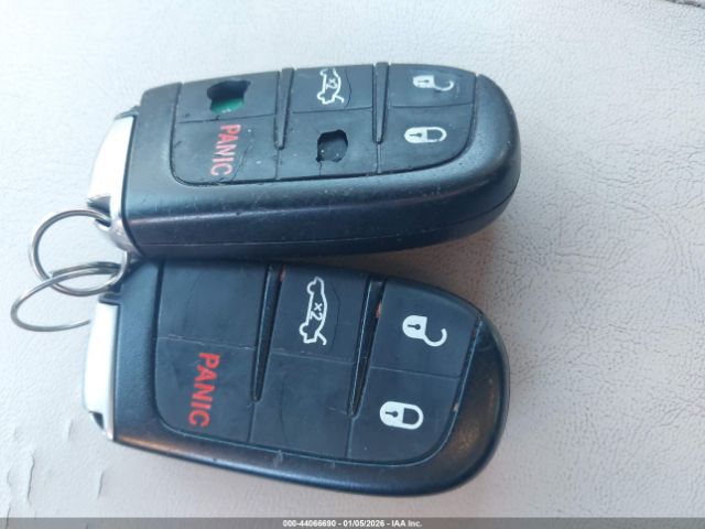 Chrysler 200 Limited Image 11