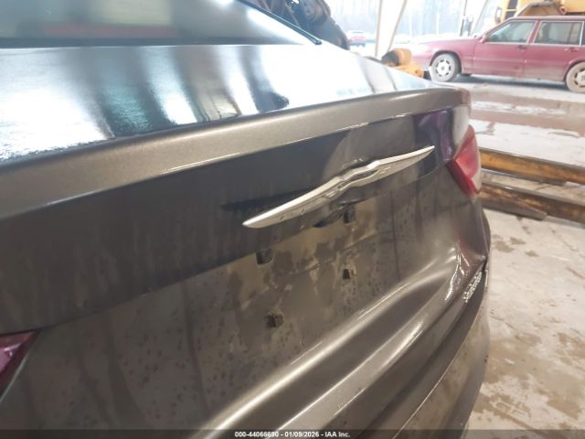 Chrysler 200 Limited Image 3